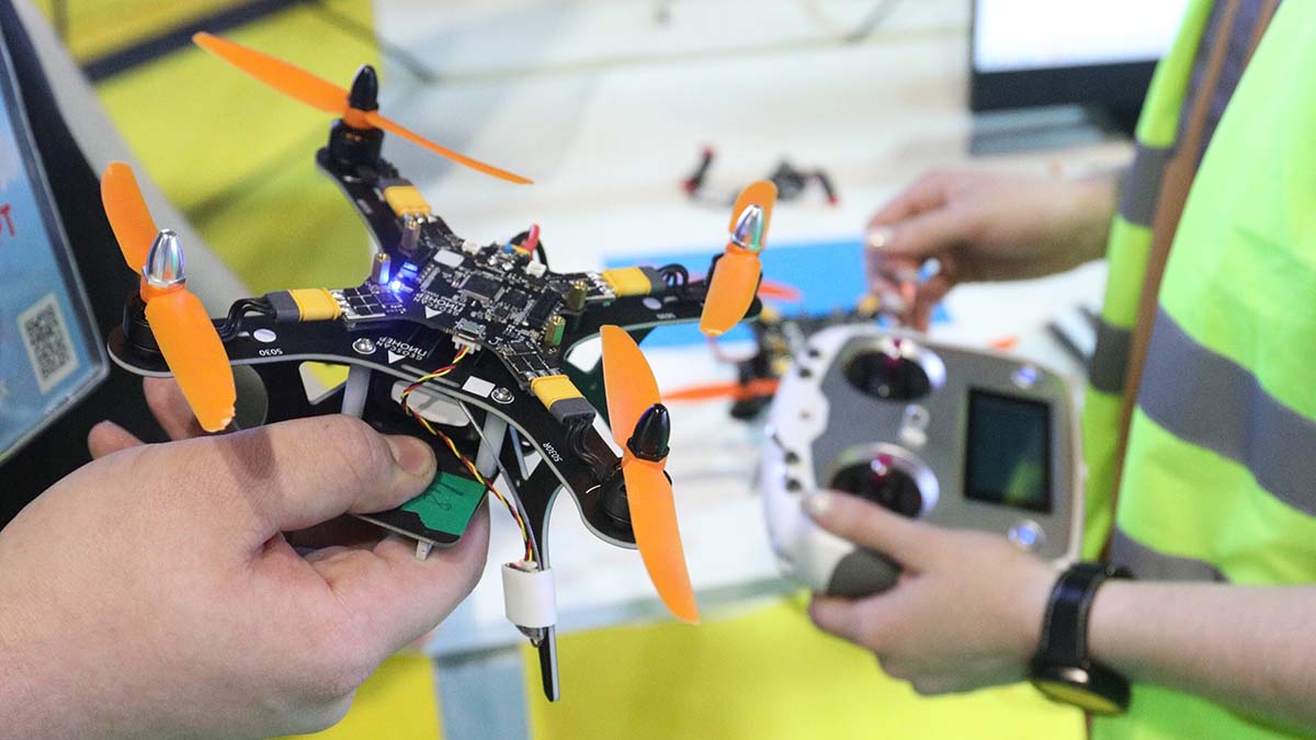 Депутат МГД: Обучение старшеклассников столицы беспилотным технологиям поможет в профориентации