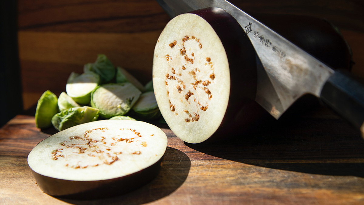 Врач Гинзбург предупредил об опасности отравления баклажанами