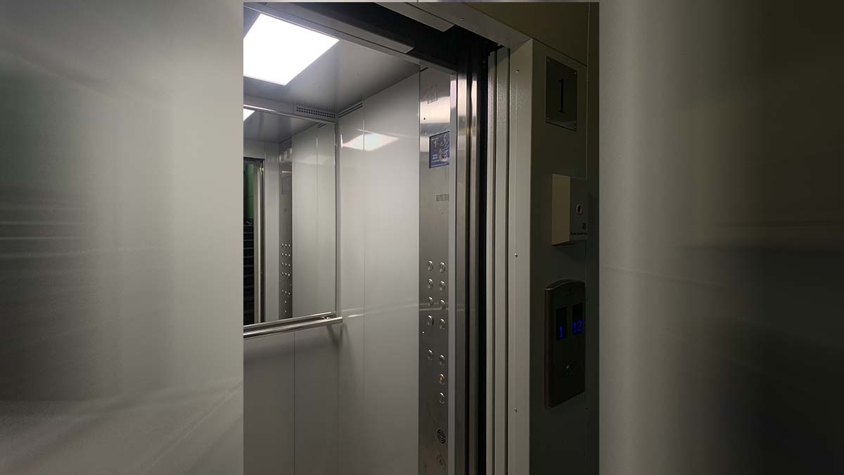 Специалисты Мослифта установили в рамках капремонта более 130 лифтов в городе 