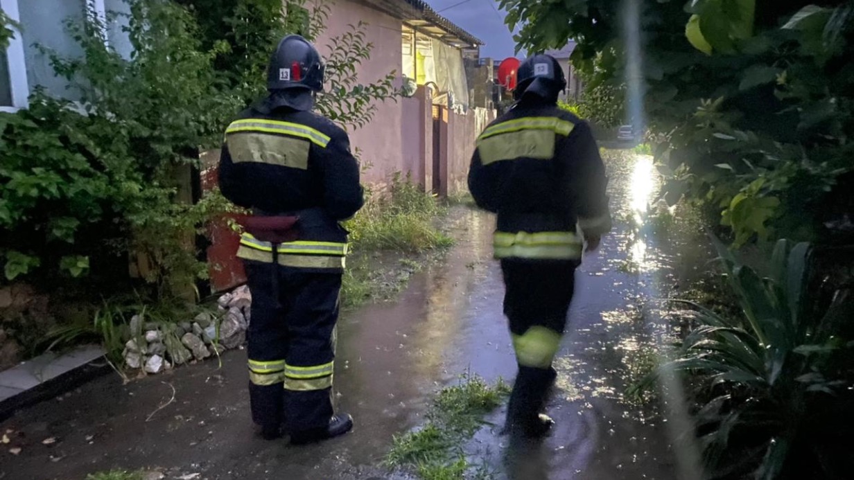 Власти Сочи объявили режим ЧС после сильных ливней