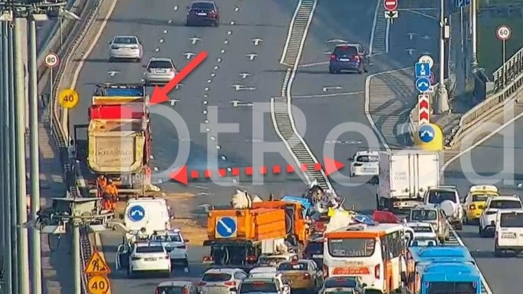 Грузовик наехал на место проведения дорожных работ на Ленинградском шоссе