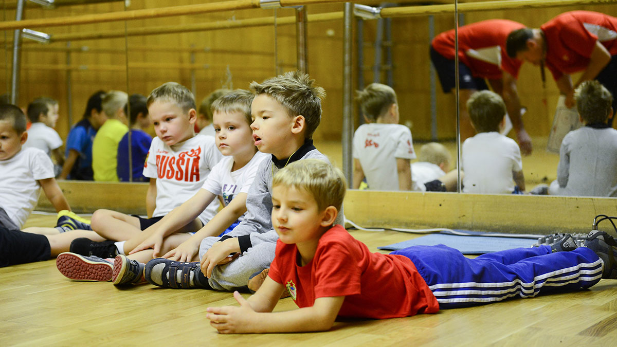 Врач ЛФК Астровская рассказала, в каком возрасте ребенку можно начать заниматься спортом