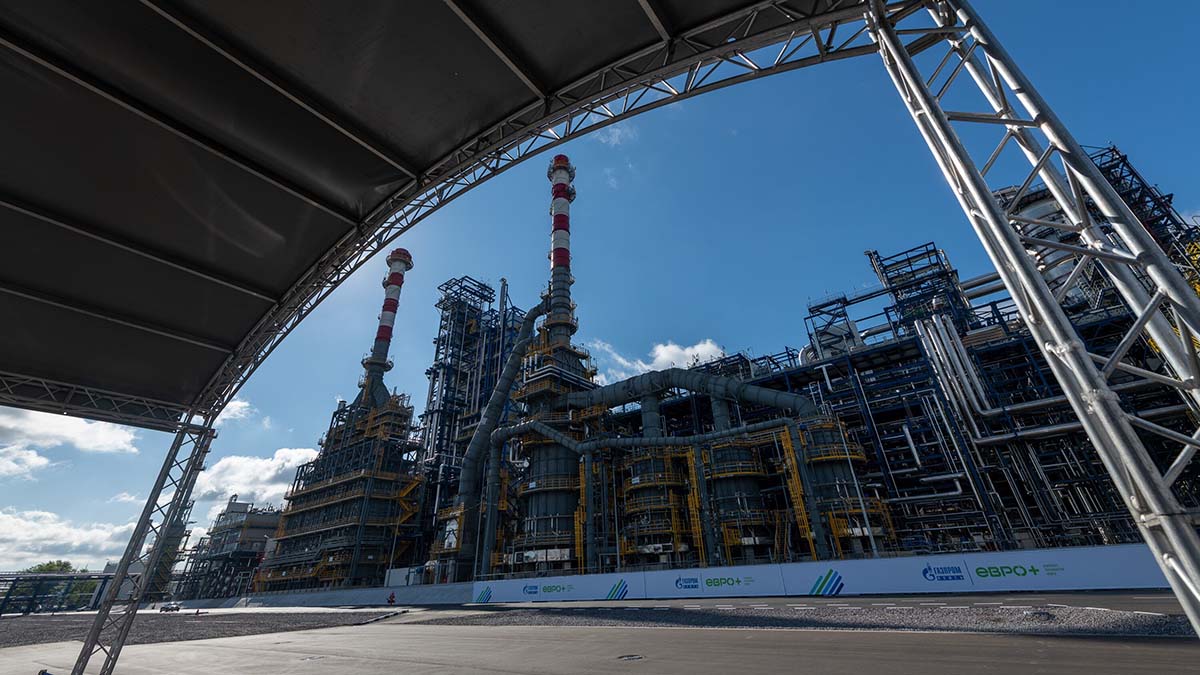 Беспилотник ВСУ упал на территорию завода нефтепродуктов в Ростовской области