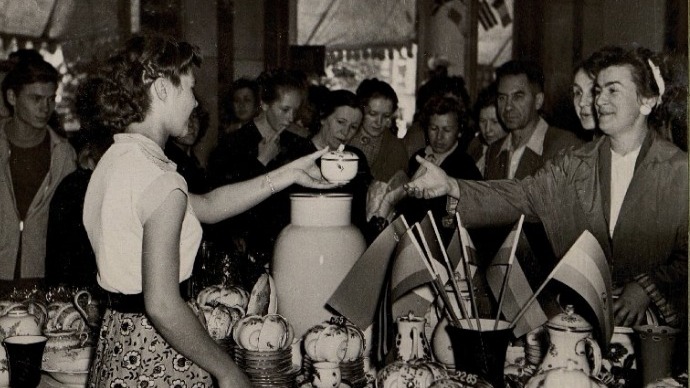 Фото из альбома «Торговля сувенирами»