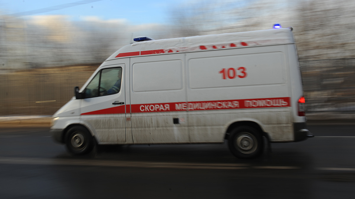Женщина и трое детей под Омском захлебнулись в упавшей в кювет с водой  машине
