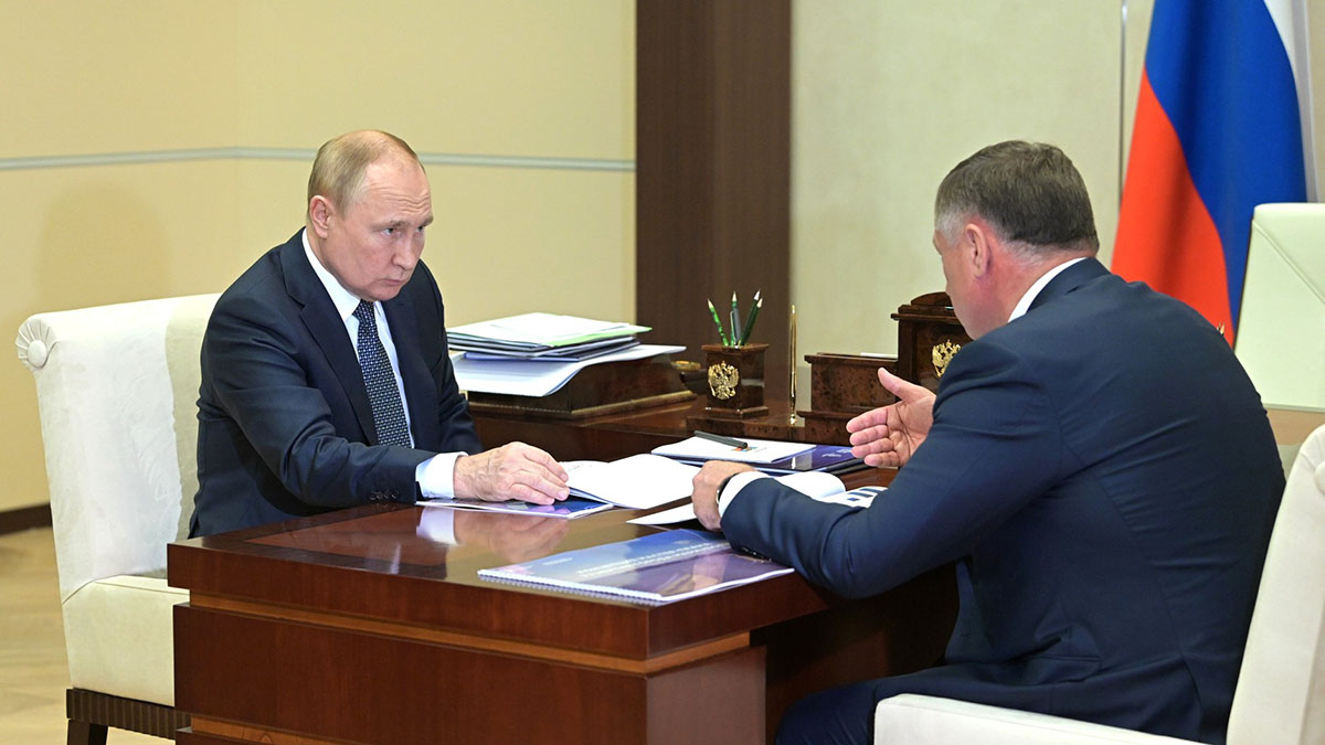 Путин поручил Хуснуллину создать в Донбассе к зиме достойные условия