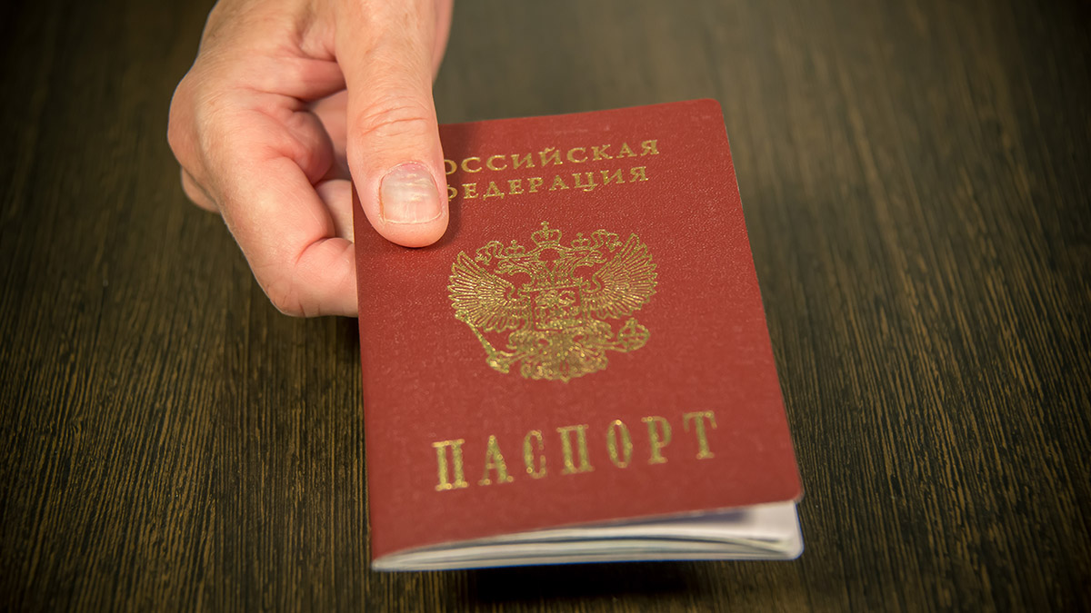 «Вы не ермяк»: мужчину заперли в аэропорту Большое Савино из-за ошибки в паспорте