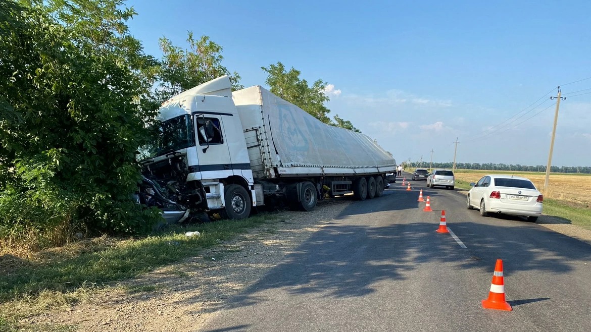 Трое детей погибли в ДТП с грузовиком в Краснодарском крае