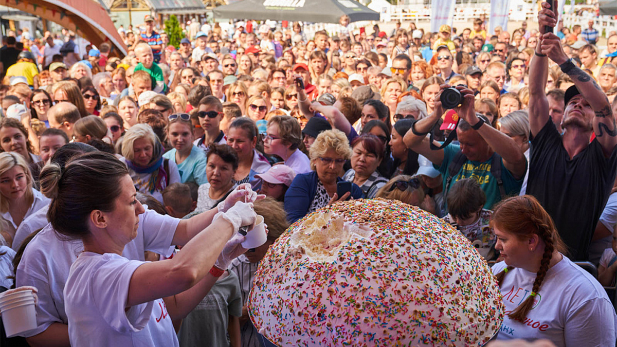 Мороженое весом 100 килограммов приготовили на ВДНХ