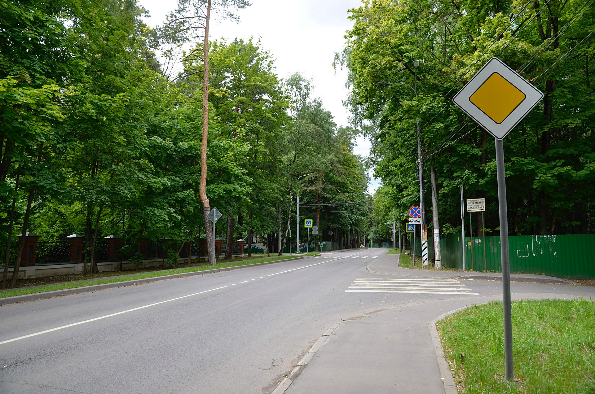 Специалисты улучшили 77 проблемных участков на улицах Москвы летом 2022 года