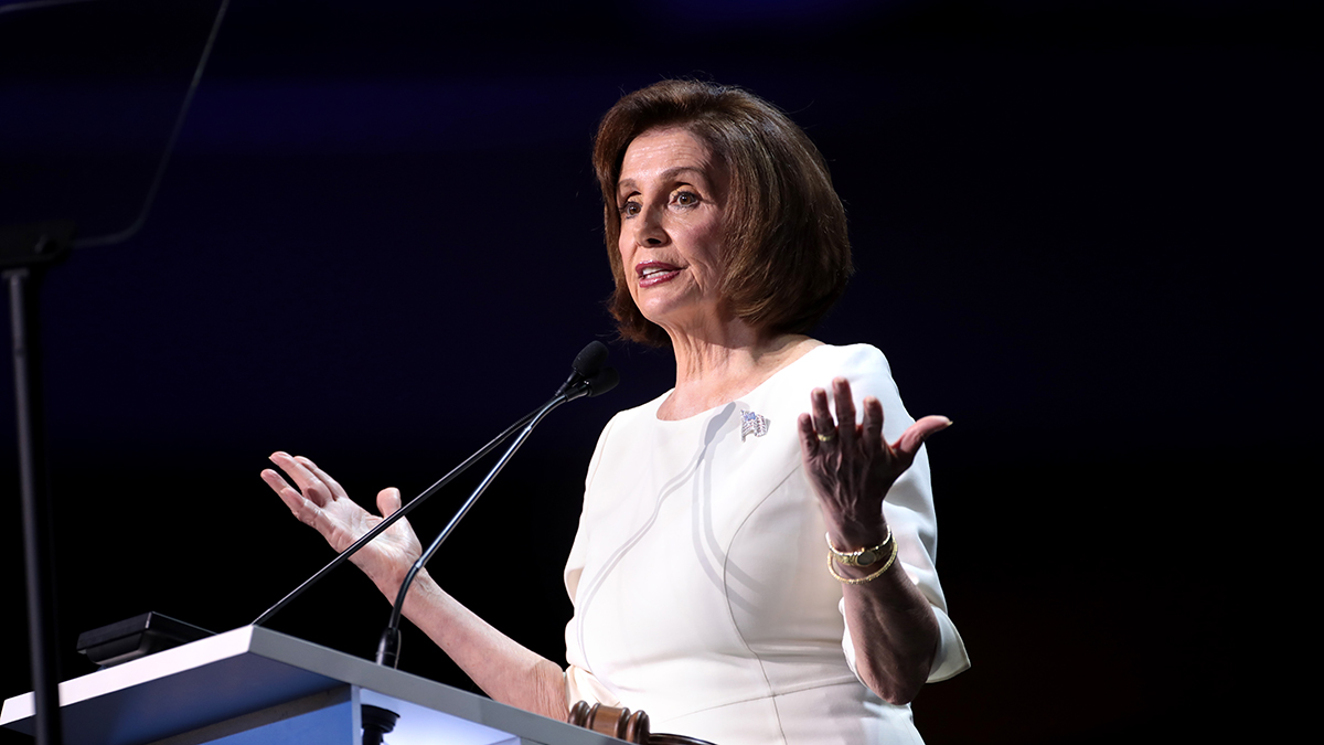 Борт, на котором может находиться Пелоси, повернул в сторону Тайваня