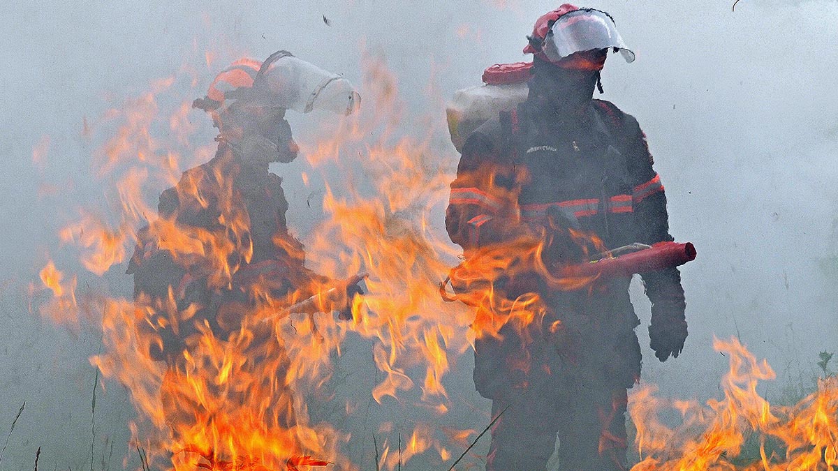 Неизвестный поджег автомобиль возле башни «Федерация» «Москвы-Сити»