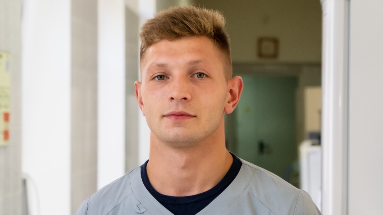 Терпение, ответственность и любовь к людям — главные качества медиков, считает Евгений Костров