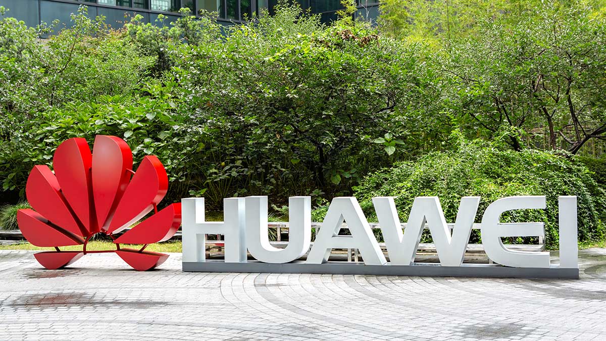 «Слухи сильно преувеличены»: могут ли россияне остаться без техники и смартфонов Huawei