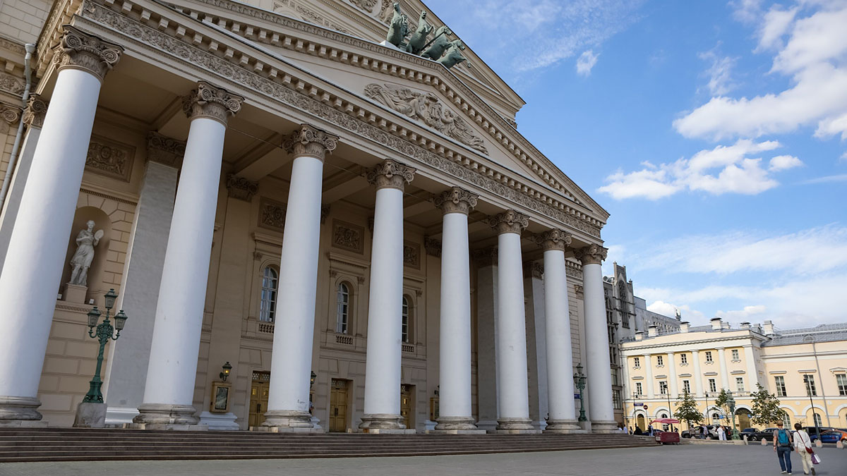 Большая очередь собралась у касс Большого театра за билетами на «Щелкунчика»