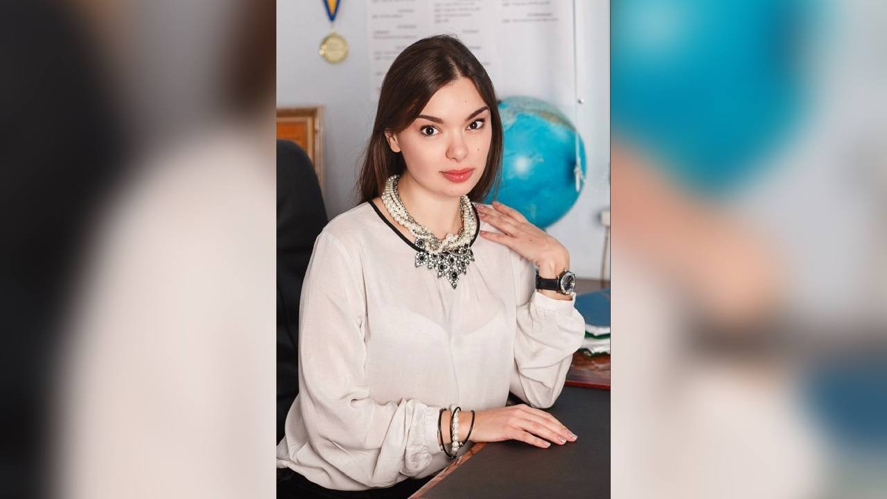 Паспорт опасный, как бритва, красивый, словно икона