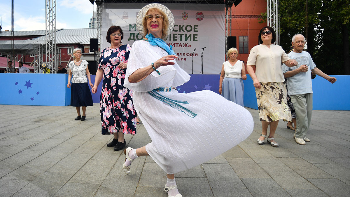 Участники проекта «Московское долголетие» создадут модные коллекции одежды с известными дизайнерами