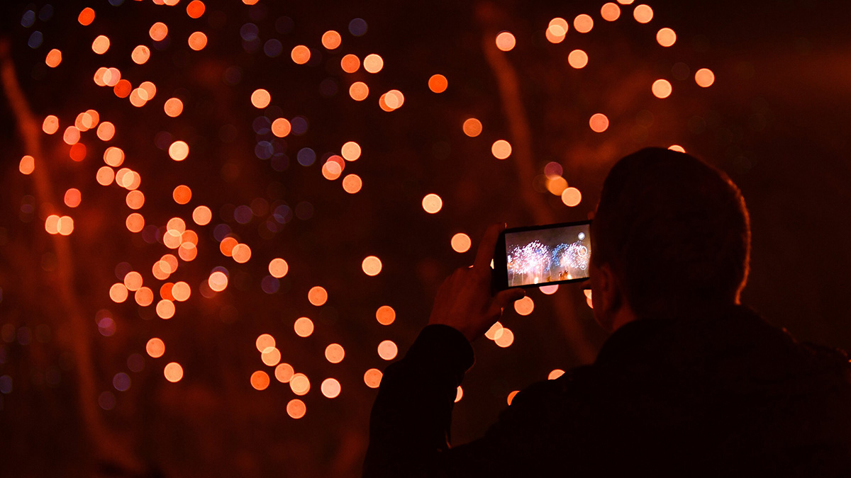 Россиян предупредили о штрафах за запуск фейерверков и салютов в Новый год