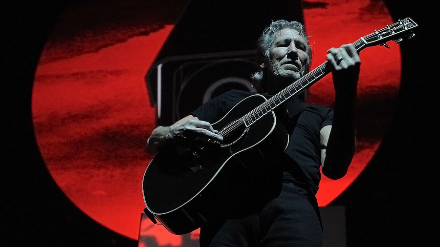 «Бессердечный человек»: посол Украины предложил лидеру Pink Floyd переехать в Россию