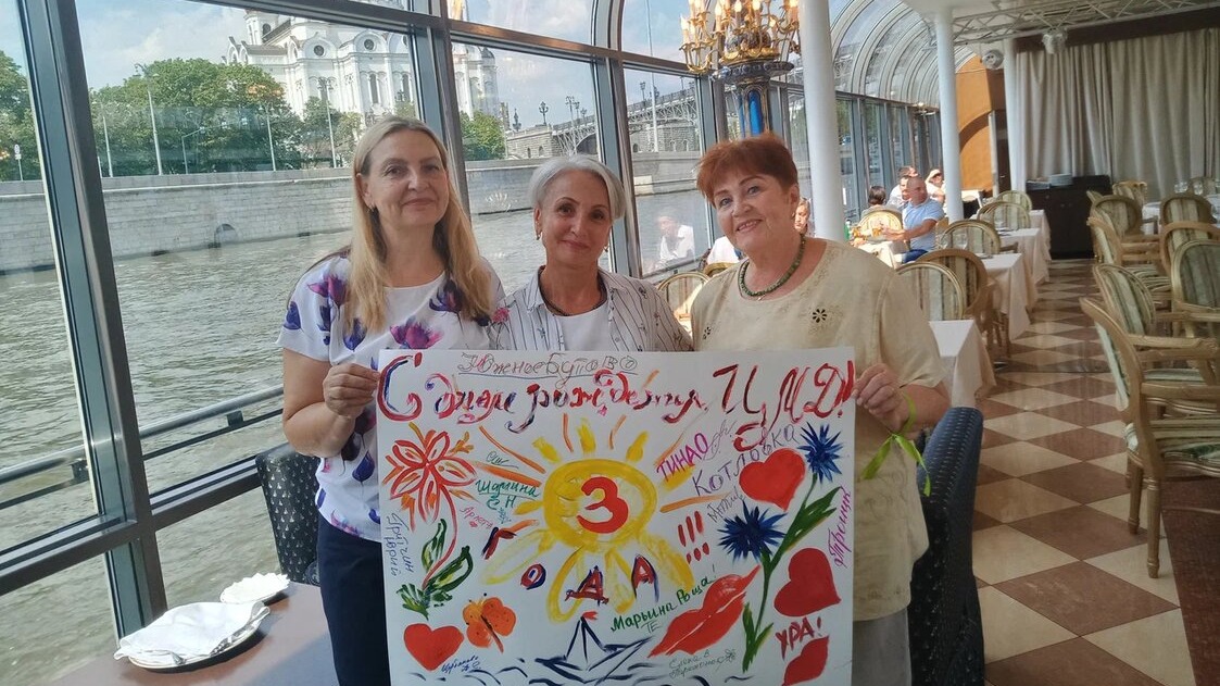 Победители конкурса «Лидер клуба — 2022» центров московского долголетия совершили прогулку на теплоходе