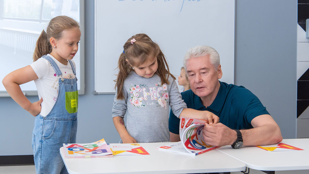 Собянин оценил итоги строительства новой школы в районе Левобережный