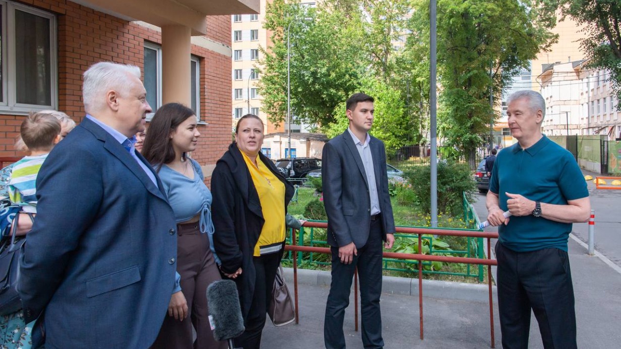 Собянин осмотрел ход реконструкции детской поликлиники в Левобережном районе Москвы