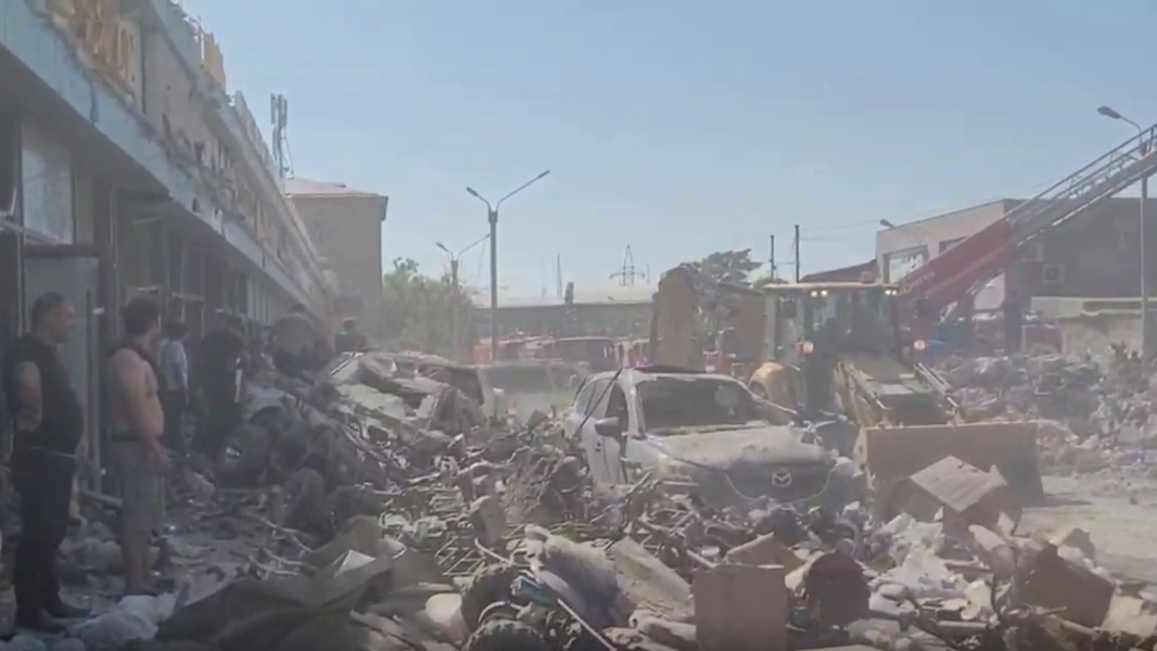 Число погибших при взрыве на рынке в Ереване увеличилось до двух