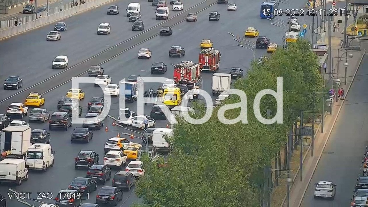 Движение по Кутузовскому проспекту затруднено из-за ДТП
