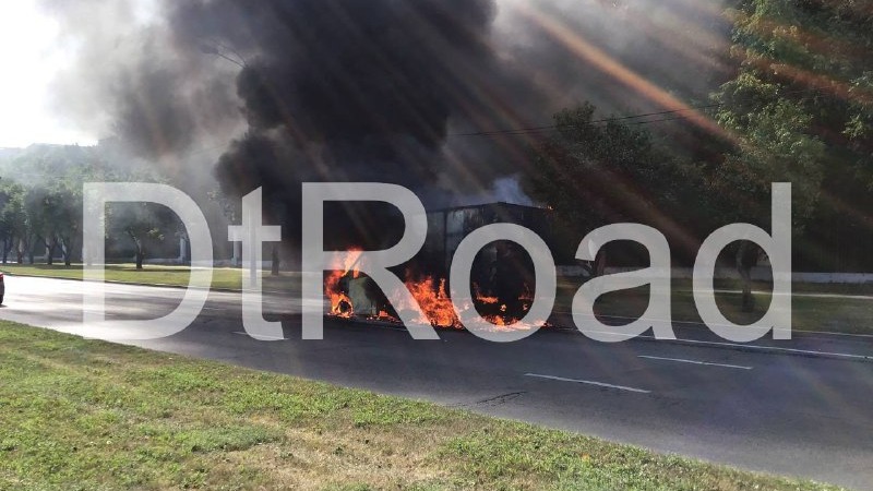 Автомобиль загорелся на проспекте Вернадского в Москве