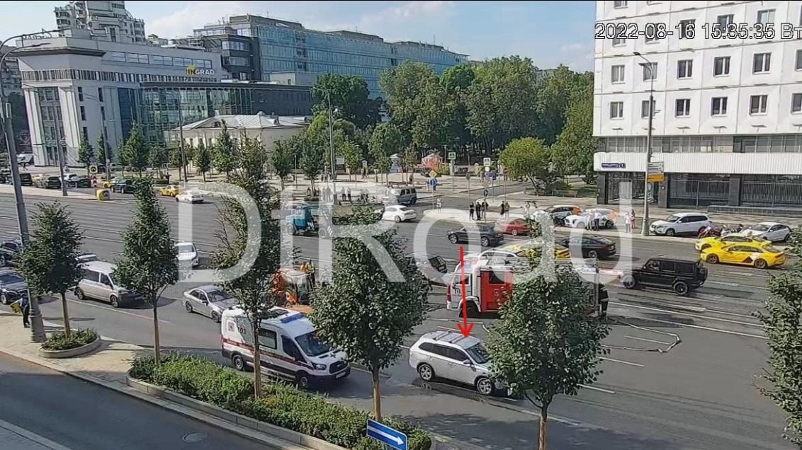 Автомобиль загорелся в центре Москвы