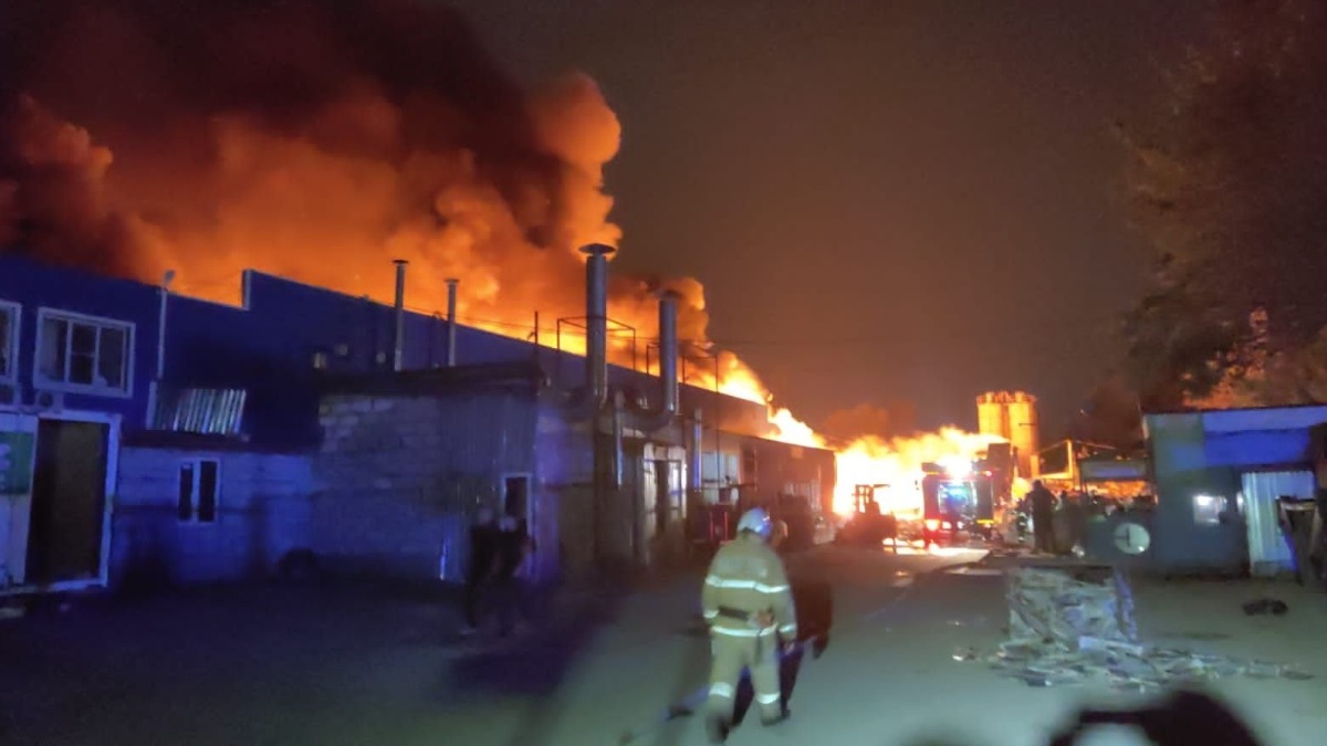 В одном из ростовских торговых центров произошел серьезный пожар