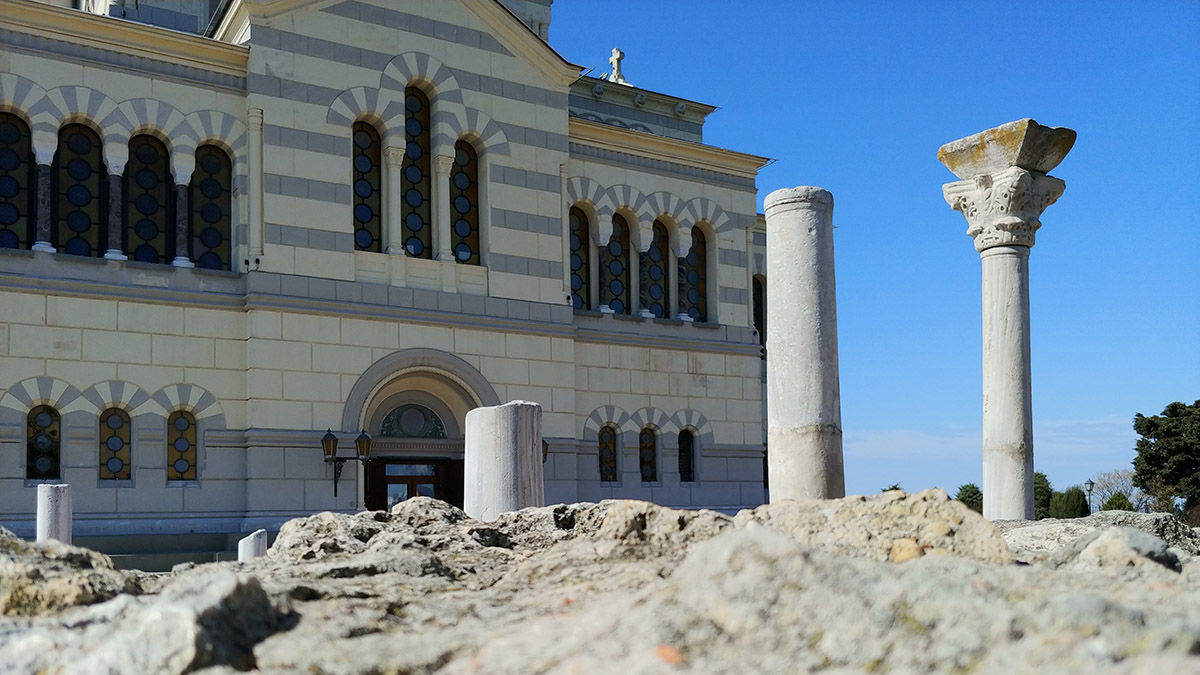 Около 700 объектов украинских олигархов и политиков национализировали в Крыму