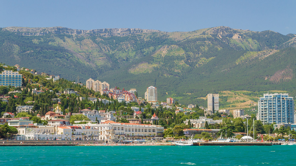 Набережную Ялты эвакуировали из-за атаки безэкипажных катеров ВСУ