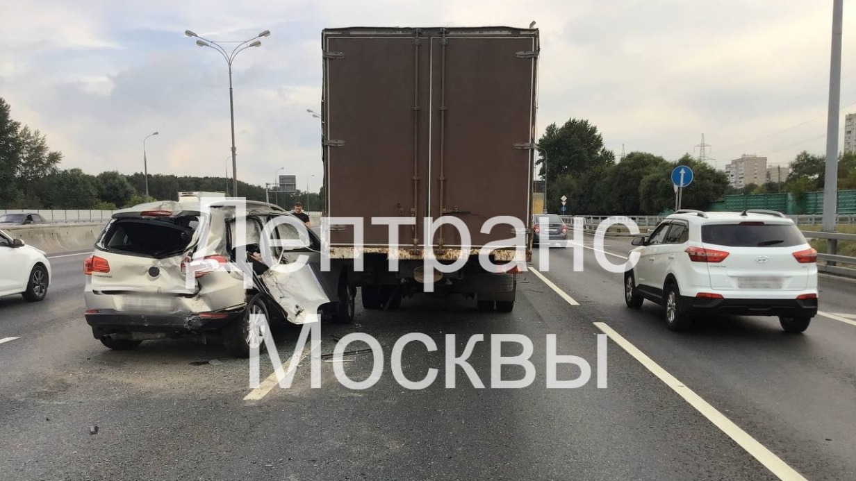 Крупная авария произошла на внутренней стороне МКАД на востоке столицы