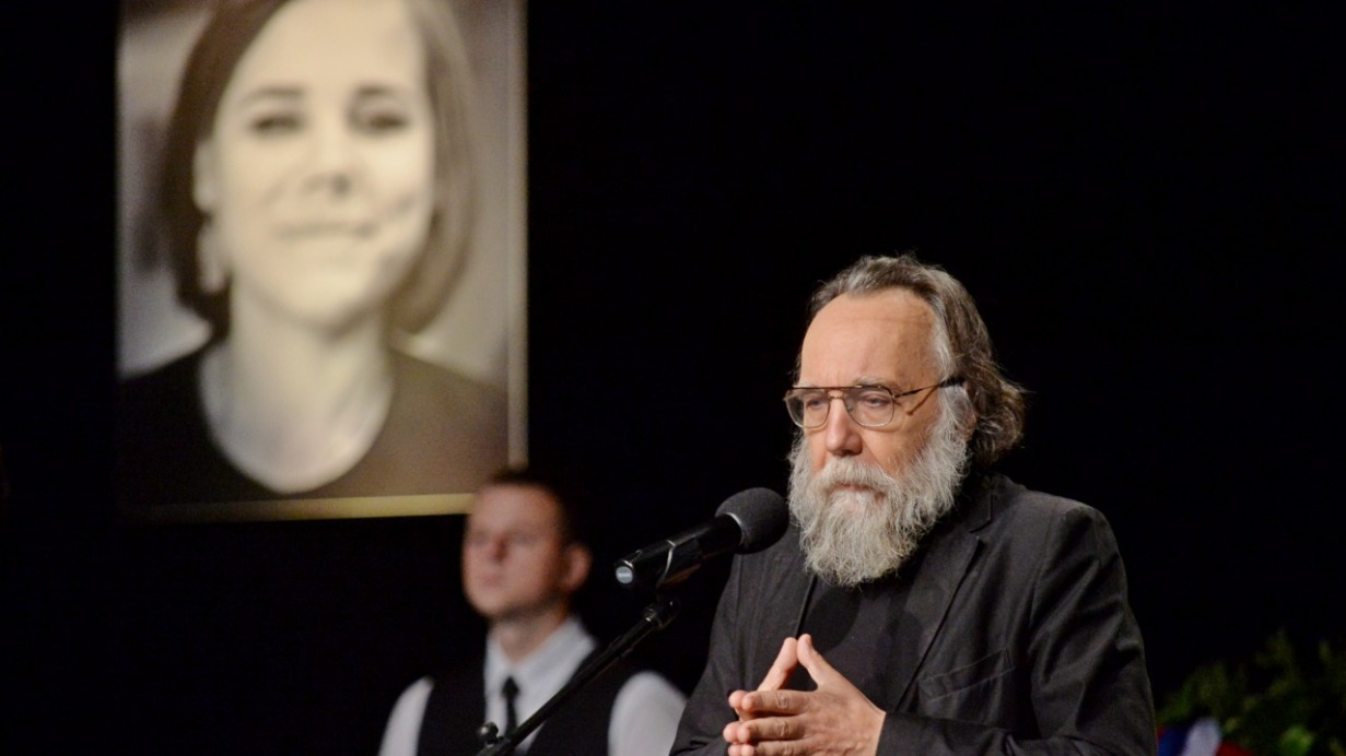 Философ и социолог Александр Дугин на церемонии прощания с дочерью, журналистом и политологом Дарьей Дугиной. Гражданскую панихиду провели в телецентре «Останкино». На нее пришли родные, близкие и коллеги девушки