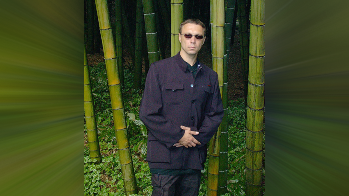 Стали известны название и точная дата выхода новой книги Пелевина