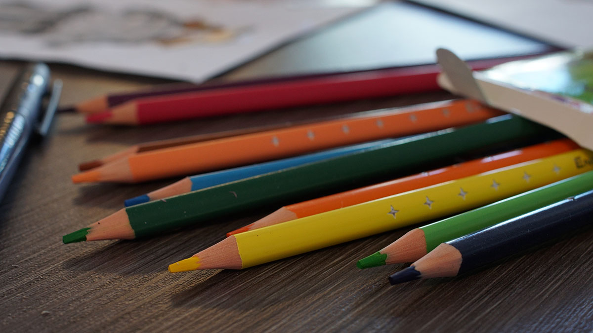 Москвичи передали более 200 тысяч предметов нуждающимся школьникам