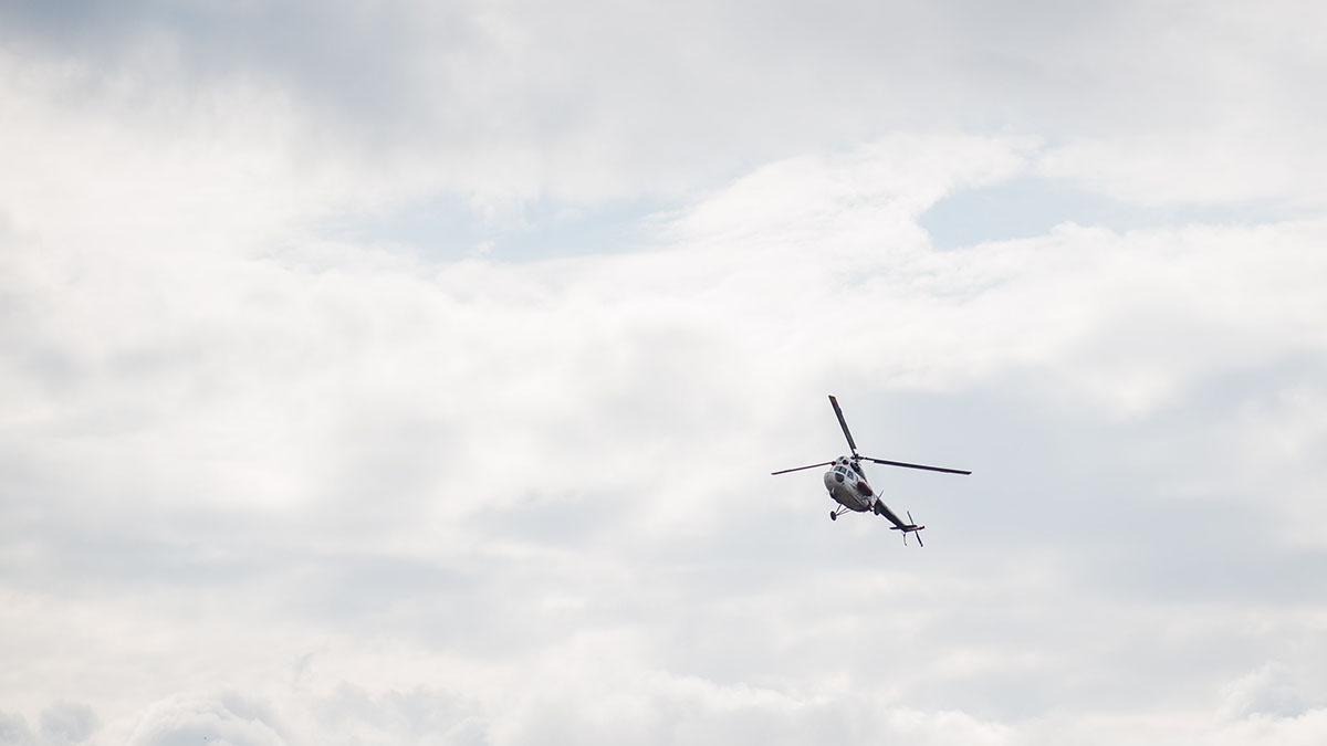 Один человек погиб, четверо выжили при падении вертолета в Костромской области