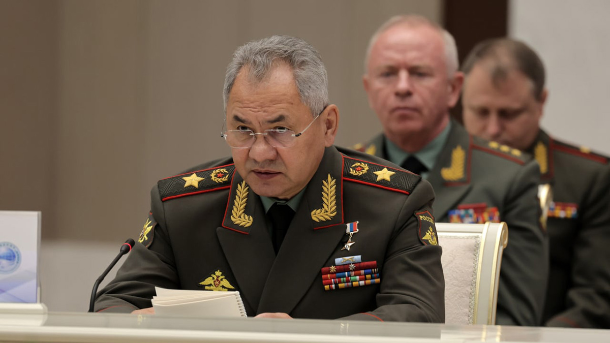 Шойгу проинспектировал цеха по производству зенитных ракет для ПВО