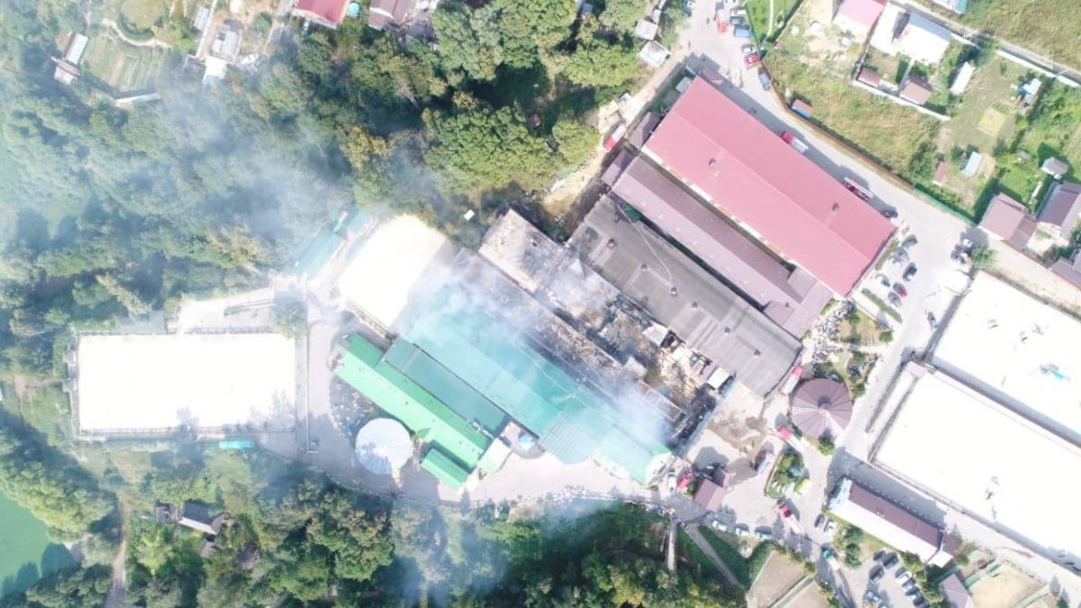 Открытое горение на территории конноспортивного клуба в Подмосковье ликвидировано