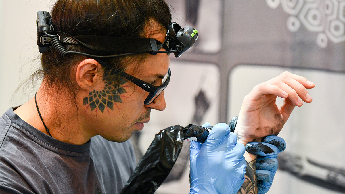 Shot: Количество любителей шрамирования в Москве выросло на 20 процентов за год