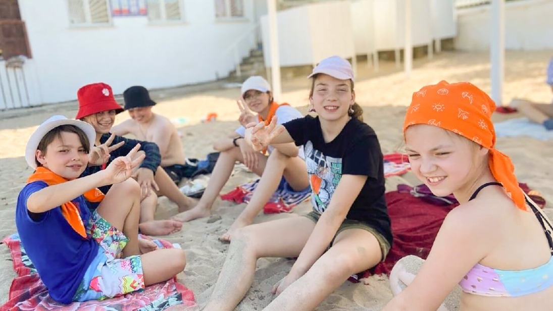 Горожанам рассказали, как прошли каникулы в летних лагерях Мосгортура