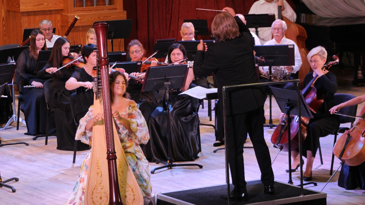 Выставка «Театр Чайковского» открылась в Луганской филармонии