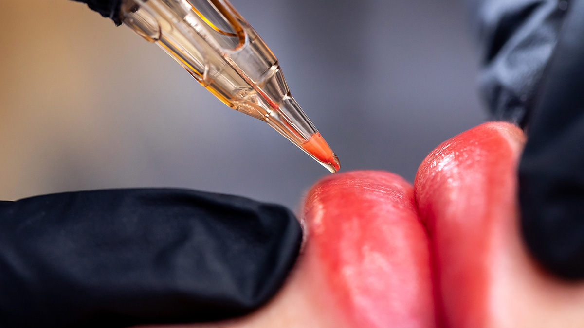 Mash: На Кавказе мужчины стали массово увеличивать губы 