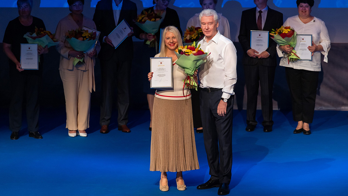 Собянин вручил гранты лучшим школам Москвы по итогам прошлого учебного года