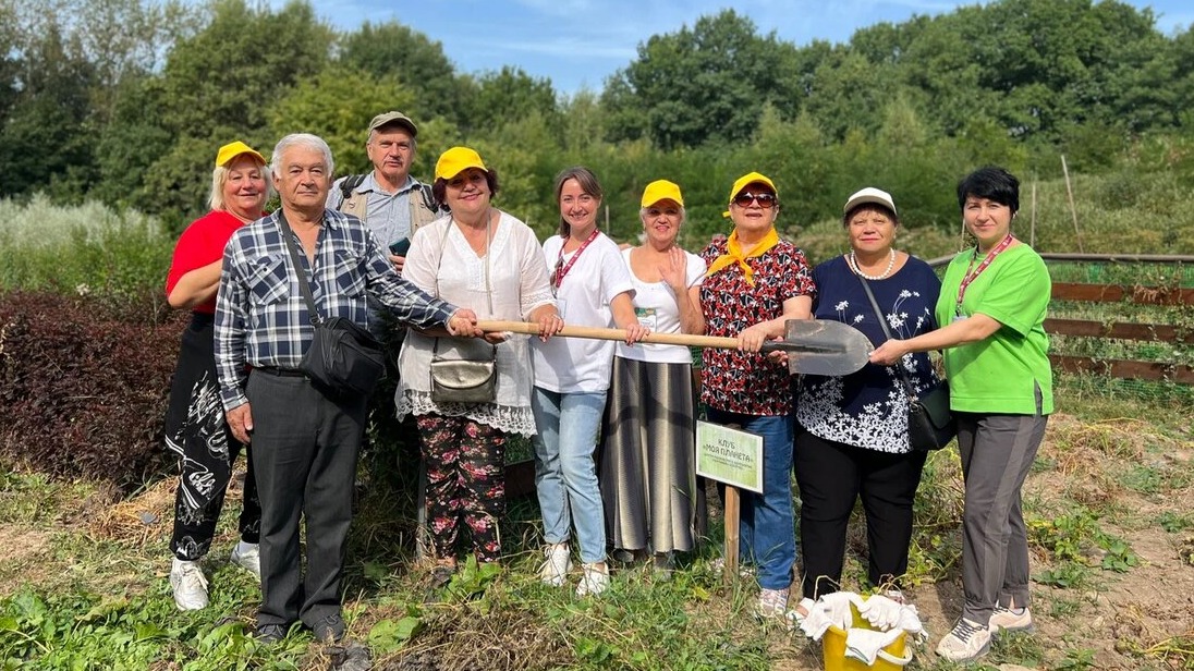 Провожаем лето в центрах московского долголетия: праздник сбора урожая