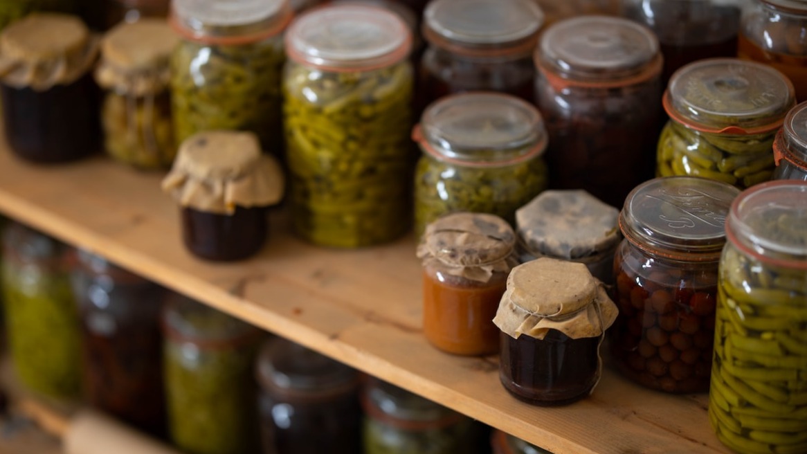 Помидоры с огурцами закатаем сами! Как выгодно приобрести товары для домашних заготовок 