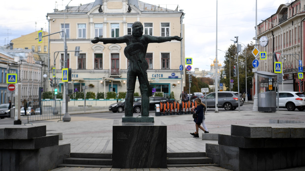 Ремонт памятника Высоцкому в Москве завершат к концу ноября