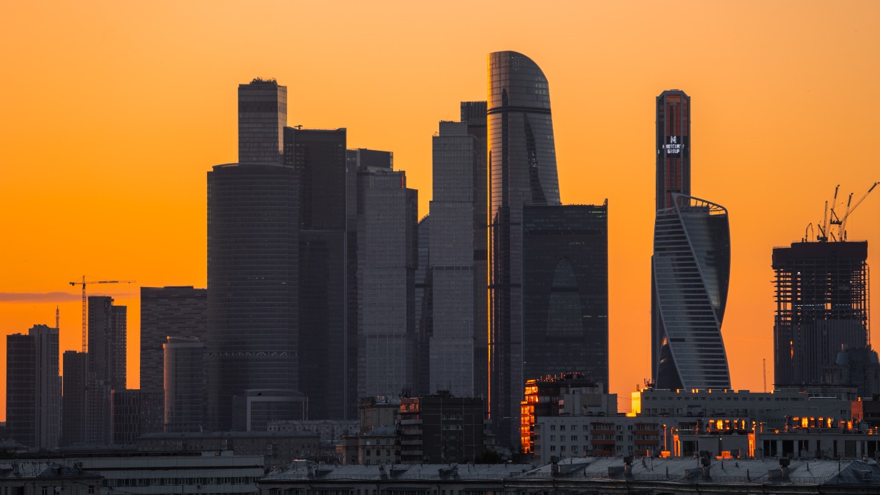 Годовая инфляция в России за неделю замедлилась до 14,08 процента