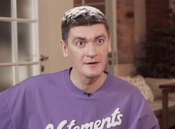 «Козел он»: депутат обозвала Гудкова после клипа-пародии «Я узкий»